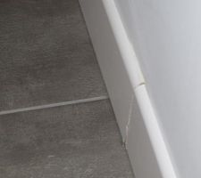 Plinthes en bois (ou presque :-) ): jointure :-(