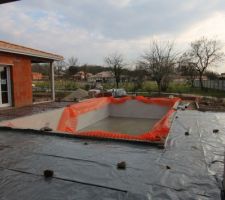 Terrasse autour de la piscine