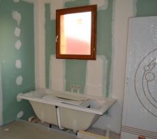 Salle de bain : Chape liquide collée avant la pose du carrelage. Il n'y a plus qu'a attendre que cela sèche.