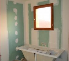 Salle de bain : Chape liquide collée avant la pose du carrelage. Il n'y a plus qu'a attendre que cela sèche.