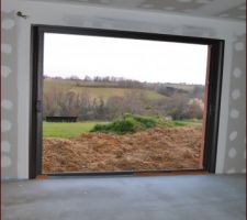 Pièce de vie : Chape liquide collée avant la pose du carrelage. Il n'y a plus qu'a attendre que cela sèche.