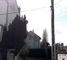 Le petit garage a été démoli