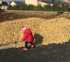 Notre poupée aide comme elle peut!