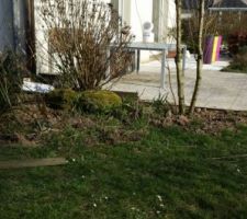 Vue terrasse actuelle : la terrasse couverte s'étendra sur le parterre