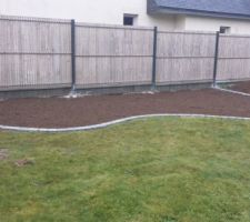 Pose des pav&eacute;s du nouveau parterre