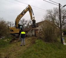 Les engins commencent à se mettre en place