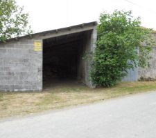 Vue avant de la maison coté route
