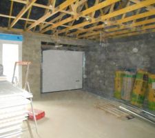 Menuiseries vues de l'int&eacute;rieur ce matin lors du d&eacute;but de la pose de l'isolation et des cloisons