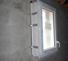 Menuiseries vues de l'int&eacute;rieur ce matin lors du d&eacute;but de la pose de l'isolation et des cloisons