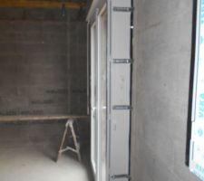 Menuiseries vues de l'int&eacute;rieur ce matin lors du d&eacute;but de la pose de l'isolation et des cloisons