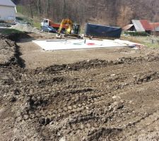 Terrassement  en cours. Terrain vue de devant.