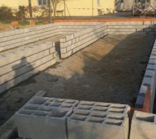 Et avant les 14 jours de séchage surprise: ils ont commencé le vide sanitaire ? Ça avance plus vite que prévu , on ne s'y attendait absolument pas!