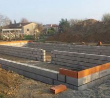 Et avant les 14 jours de séchage surprise: ils ont commencé le vide sanitaire ? Ça avance plus vite que prévu , on ne s'y attendait absolument pas!