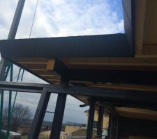 Habillage des bandes de rive en aluminium gris anthracite.