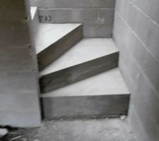 L'escalier béton du sous sol
