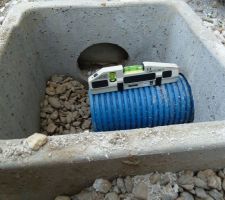 Drain qui s'écoule dans un regard sans exutoire