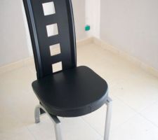 Les chaises de la cuisine.