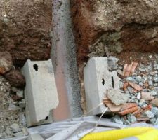 Le drain fonctionne ! Après la pluie, il y avait 50 cm d'eau au fonds du trou ...