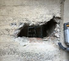 Ouverture du mur béton épaisseur 40cm pour futur accès à la  cave