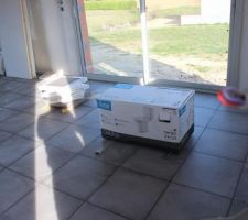 Le carrelage est posé, il ne manque plus que les plinthes! On est ravis du résultat.