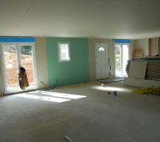 Placo sur le p&eacute;riph&eacute;rique de la maison et d&eacute;but du cloisonnement