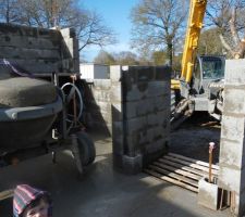 Entr&eacute;e avec cuisine sur la gauche