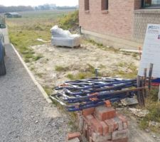 Difficile de demander à ce que la société débarrasse le chantier. Ça ne les interresses pas! C pas grave, votre asainisseur le fera! Vous trouvez ça normal?