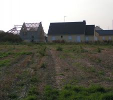 Le terrain avant la construction : un champ agricole ou poussait du bl&eacute;