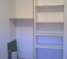 Petit 'dressing' dans la chambre du RDC