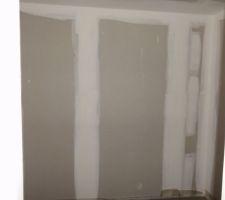 Carrelage, cloisons et d&eacute;but de pose des &eacute;l&eacute;ments techniques en cours