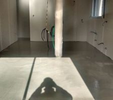 Chape de ragr&eacute;age coul&eacute;e