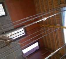 Vue vers vide sur s&eacute;jour, verri&egrave;re au niveau du toit