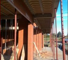 Vue de dessous coursive de 20m en porte &agrave; faux