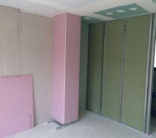 Placage conduit cheminée à l'étage