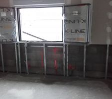 Le placo abîmé est enlevé.