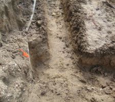 Banquette c&ocirc;t&eacute; gauche renforcement &agrave; peine not&eacute;, ne va pas &agrave; la limite s&eacute;parative