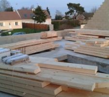 La charpente traditionnelle est enfin arrivée !! Vue de l'étage