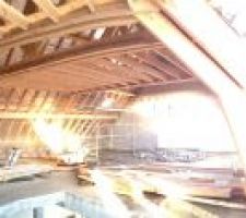 La charpente traditionnelle est en cours de finalisation