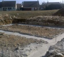 Et c'est partie pour les fondations sous un beau soleil...