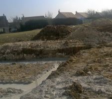 Et c'est partie pour les fondations sous un beau soleil...