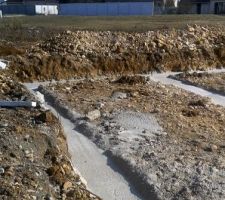 Et c'est partie pour les fondations sous un beau soleil...