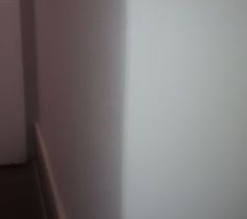 Angle du couloir trois mois après la remise des clés