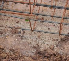 Fissure sur une partie du beton de proprete. J espere que cela n est pas grave...
