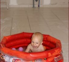 On s'amuse bien dans cette maison, et surtout dans cette piscine!