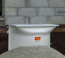 Accès au vide sanitaire, sympa mais mieux vaut être assez svelte à mon avis