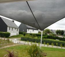 Voile d'ombrage vue de l'intérieur de la maison