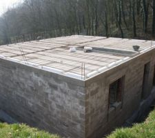 Pose des poutrelles beton et hourdis beton pour la dalle du 1er.