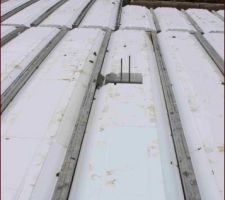 Planelle, entrevous pour la dalle de compression.
L'arase sera faite au dessus :-|