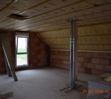 L'isolation   placo démarre (visite en compagnie du conducteur de travaux)