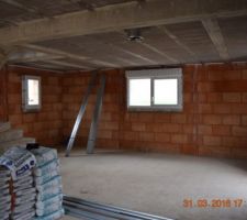 L'isolation   placo démarre (visite en compagnie du conducteur de travaux)